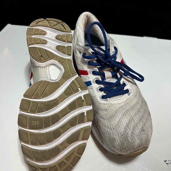 Gel nimbus. Great condition just needs to be cleaned. - Picture 2 of 3